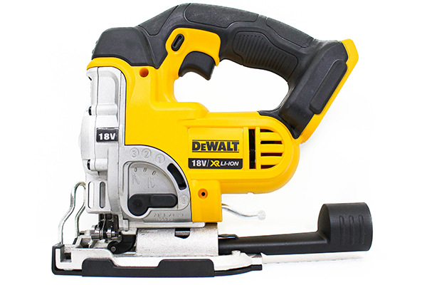 Cắt Gỗ, Nhựa, và Sắt Một Cách Dễ Dàng với Máy Cưa Cầm Tay Dewalt 18V