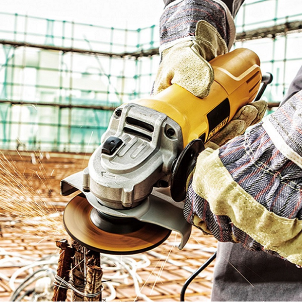 Công Nghệ An Toàn: Máy Mài Cầm Tay Dewalt DWE4118-B1