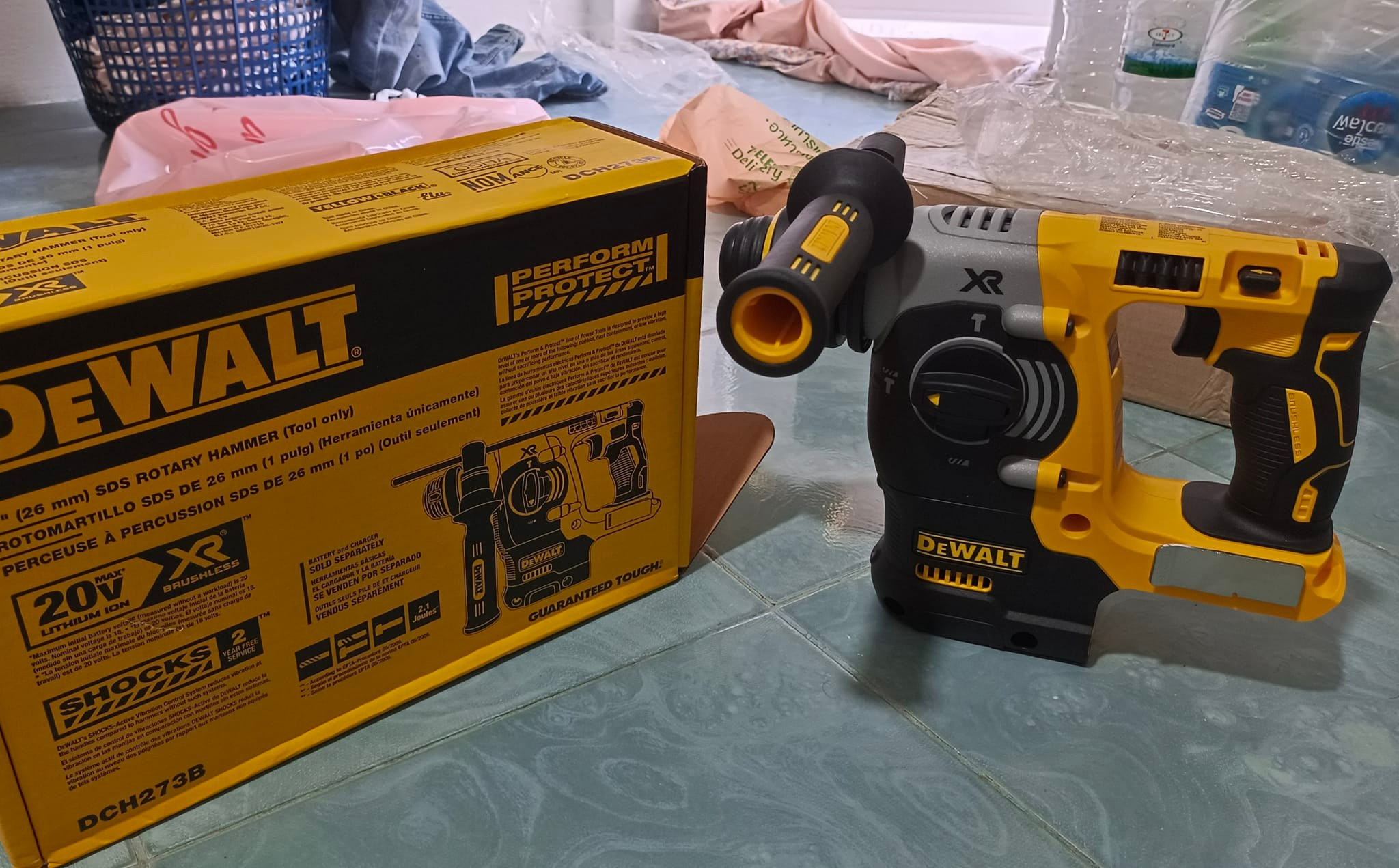 Tăng Cường Năng Suất Công Việc với Máy Khoan Dewalt DCH273BM1 18V