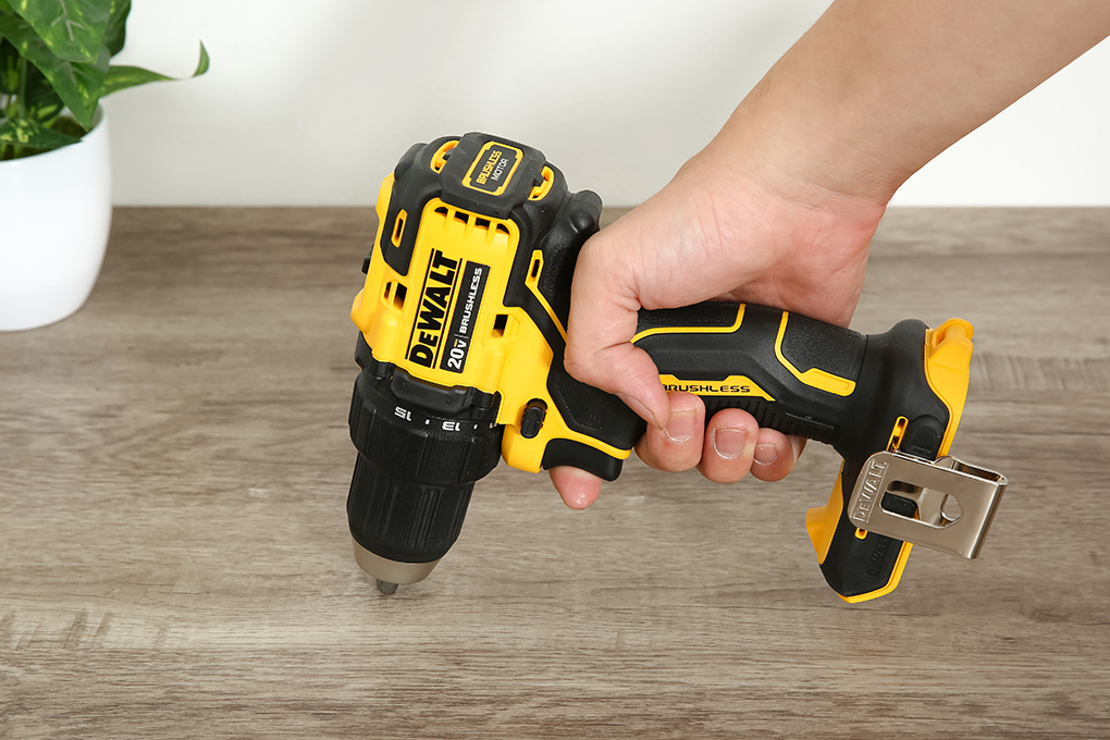 Công Nghệ Động Cơ Brushless: Dewalt DCD708N-KR - Sức Mạnh và Tiết Kiệm Năng Lượng