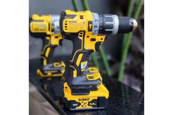 Chinh Phục Mọi Vật Liệu: Dewalt DCD796D2 - Máy Khoan Vặn Vít Dùng Pin Đa Năng