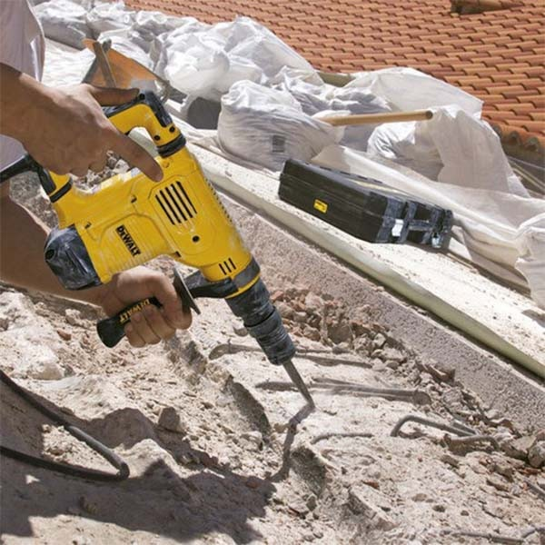 An toàn và đa năng: Sự lựa chọn tối ưu cho ngành xây dựng - DeWalt D25811K!